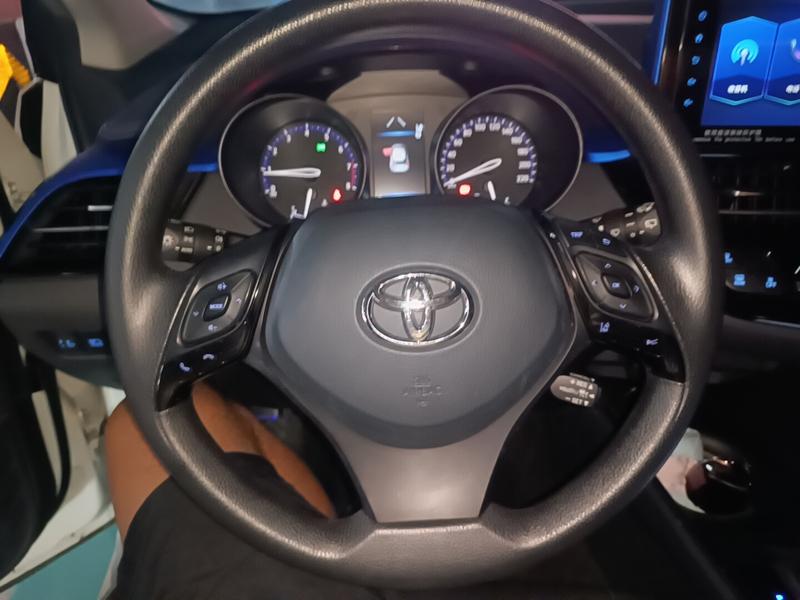 Toyota C-HR, 2022 — фото 7 из 12