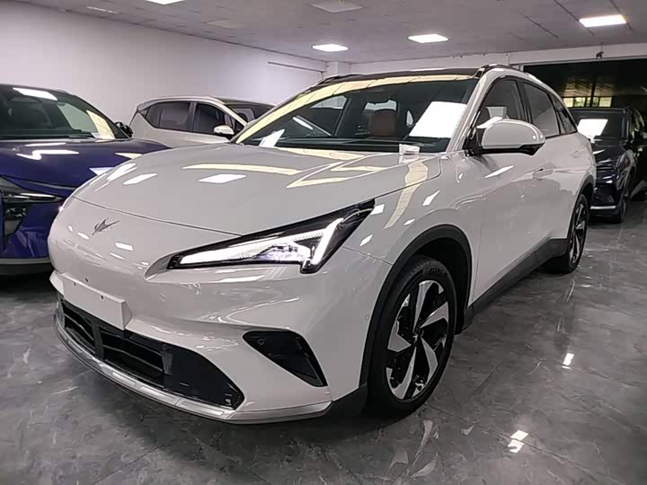 BAIC Arcfox Alpha T5, 2026 — фото 2 из 9