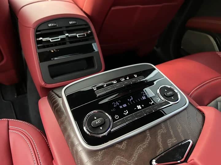 Maserati Quattroporte, 2022 — фото 8 из 9