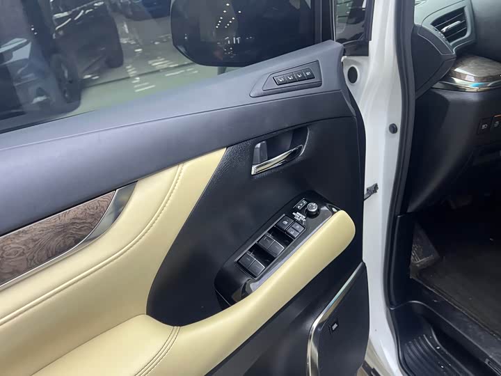 Toyota Vellfire, 2022 — фото 6 из 9