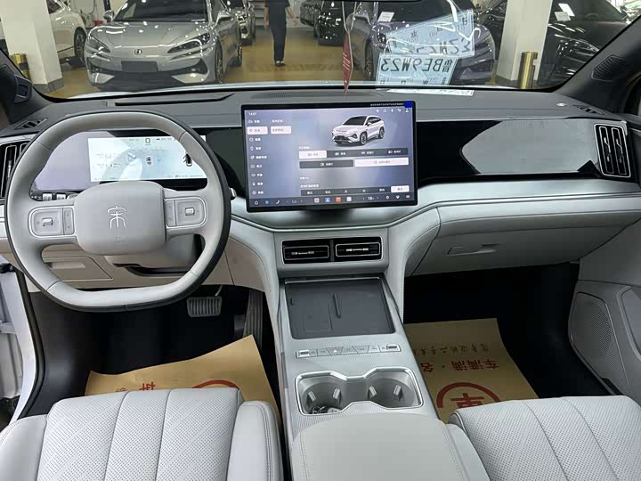 BYD Song Ultra EV, 2026 — фото 6 из 9