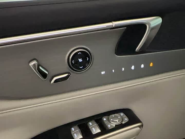 Buick GL8 Hybrid, 2025 — фото 9 из 9