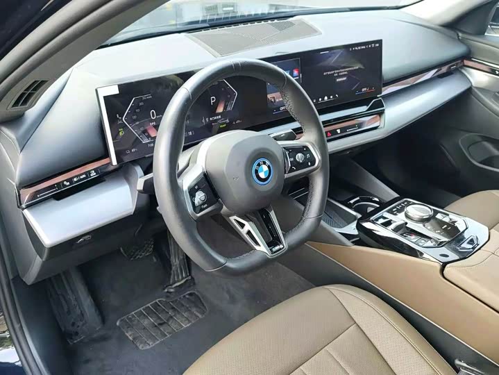 BMW i5, 2025 — фото 3 из 9