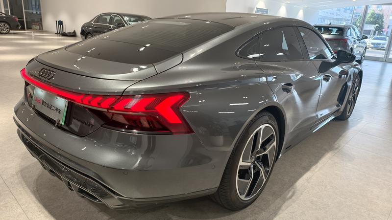 Audi RS e-tron GT, 2024 — фото 7 из 12