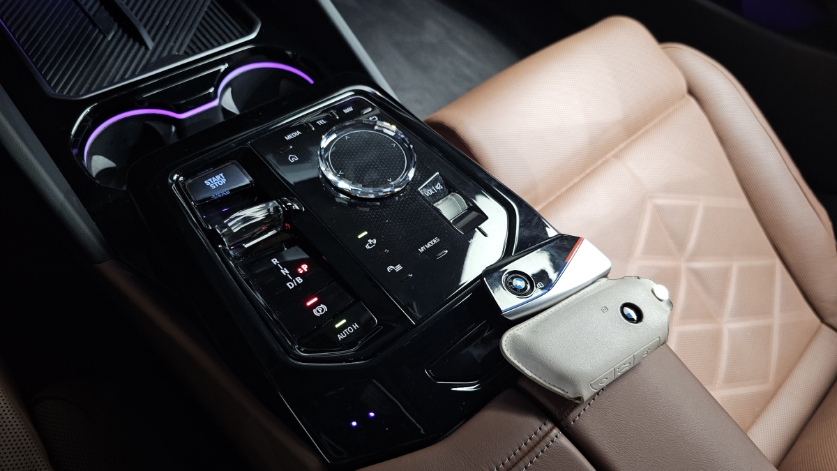 BMW i5, 2023 — фото 9 из 12