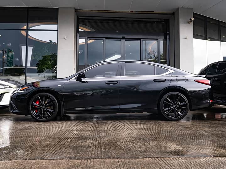 Lexus ES, 2023 — фото 4 из 9