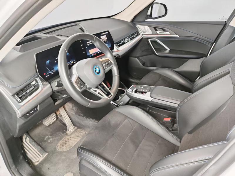 BMW iX1, 2024 — фото 10 из 12