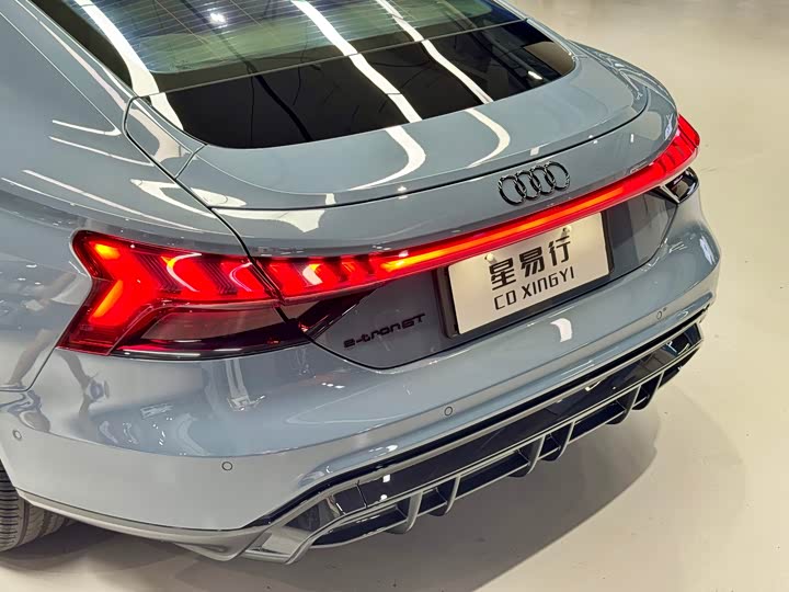 Audi e-tron GT, 2024 — фото 9 из 9