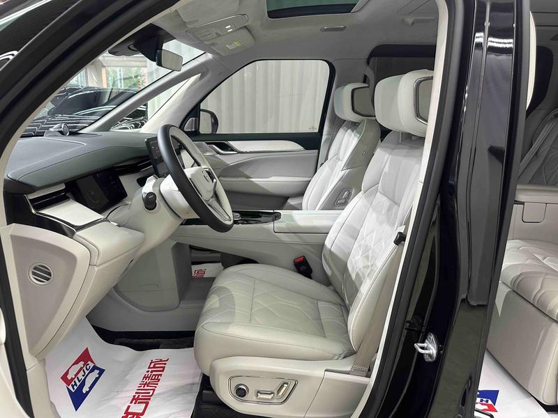 Volvo EM90, 2024 — фото 10 из 12