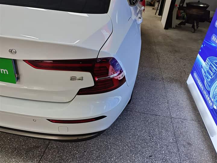 Volvo S60, 2022 — фото 8 из 9