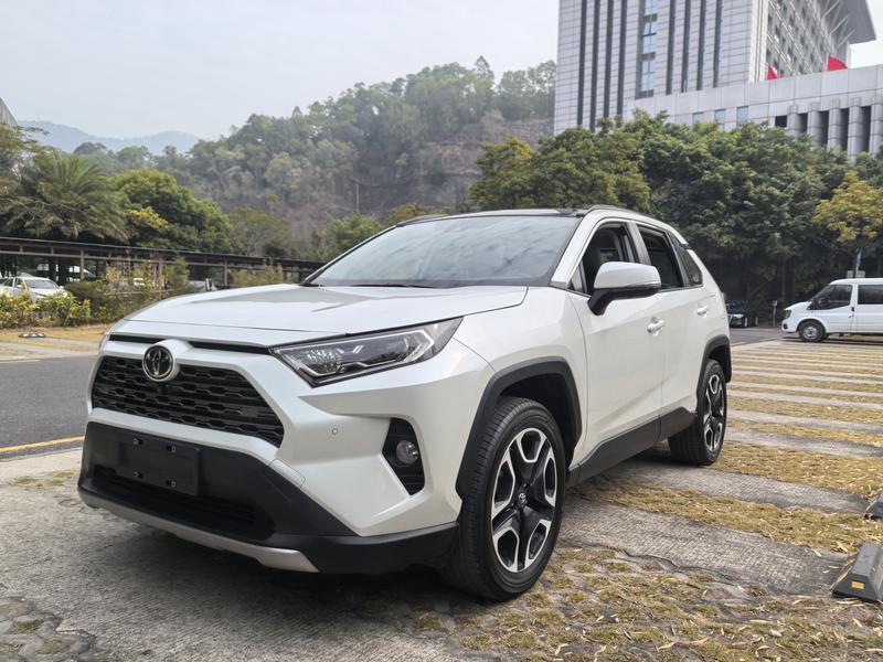 Toyota RAV4, 2021 — купить в Туле под ключ