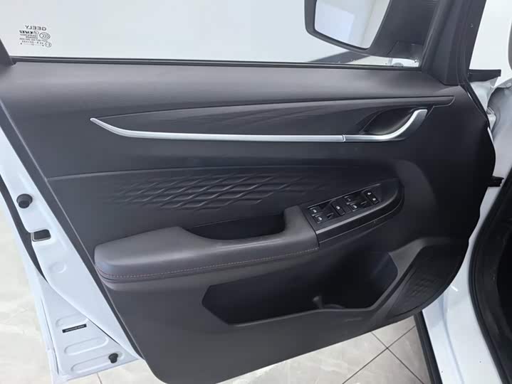 Geely Vision X3, 2022 — фото 7 из 9