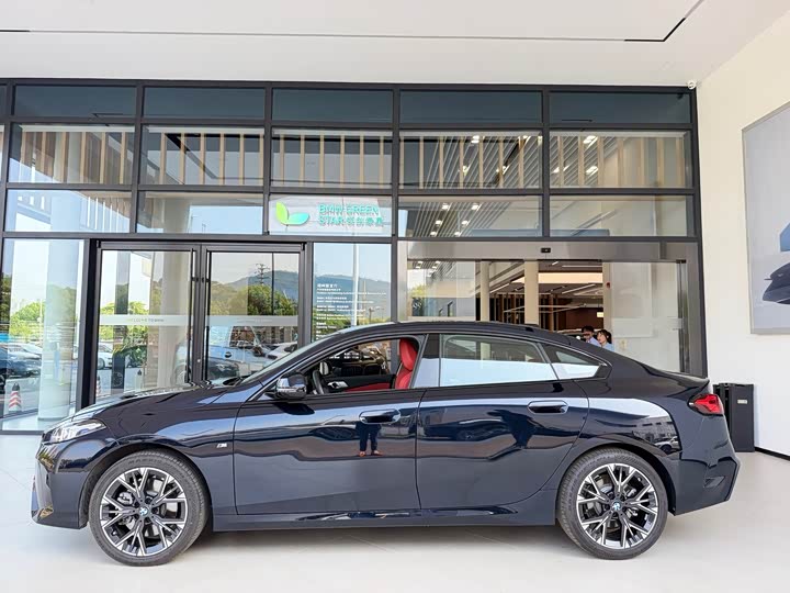 BMW 2 Series, 2025 — фото 2 из 9