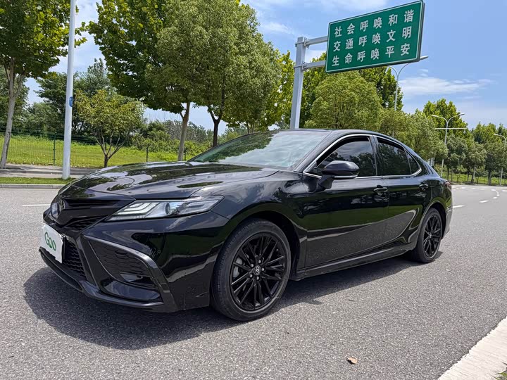 Toyota Camry, 2023 — фото 2 из 9
