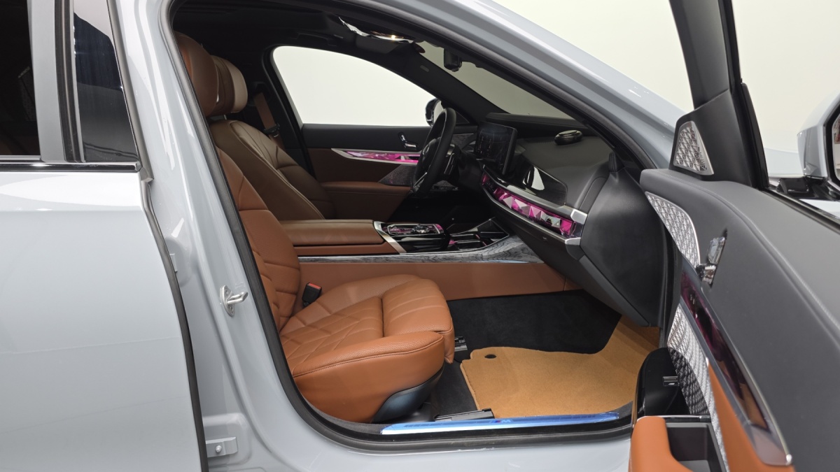 BMW 7 Series, 2025 — фото 10 из 12
