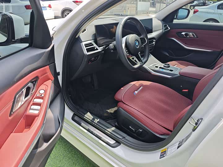 BMW i3, 2025 — фото 4 из 9