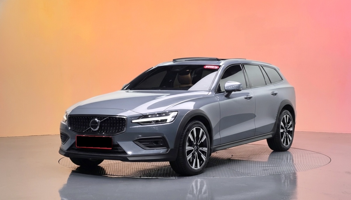 Volvo V60, 2022 — купить в Санкт-Петербурге под ключ