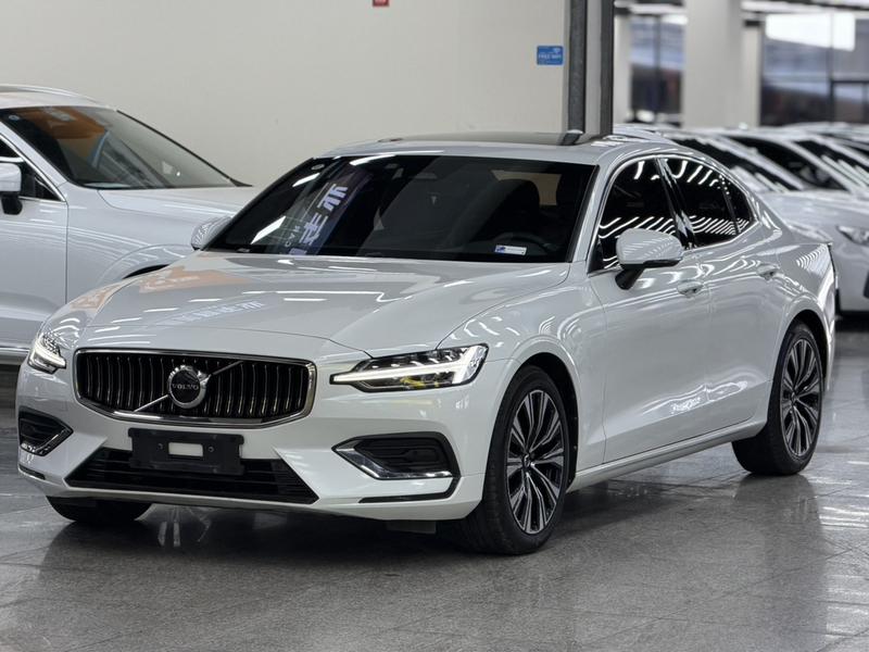 Volvo S60, 2023 — купить в Перми под ключ