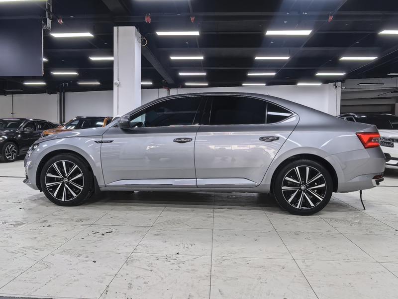 Skoda Superb, 2023 — фото 4 из 12