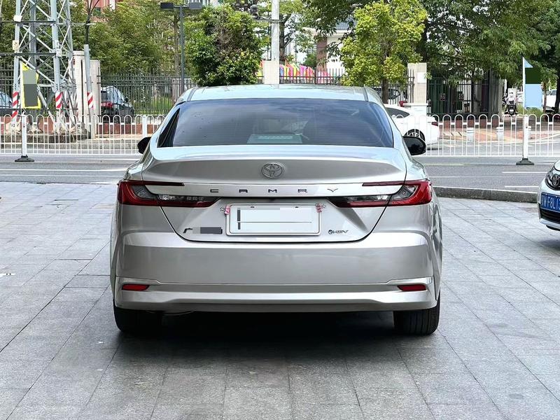 Toyota Camry, 2024 — фото 5 из 9