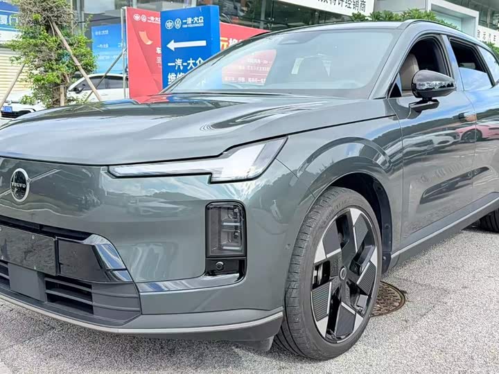 Volvo XC70 Hybrid, 2025 — купить в Иванове под ключ