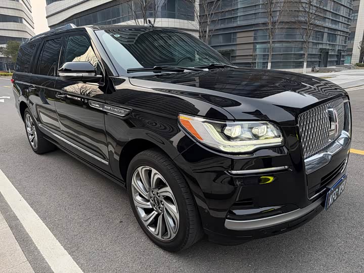 Lincoln Navigator, 2023 — фото 4 из 9
