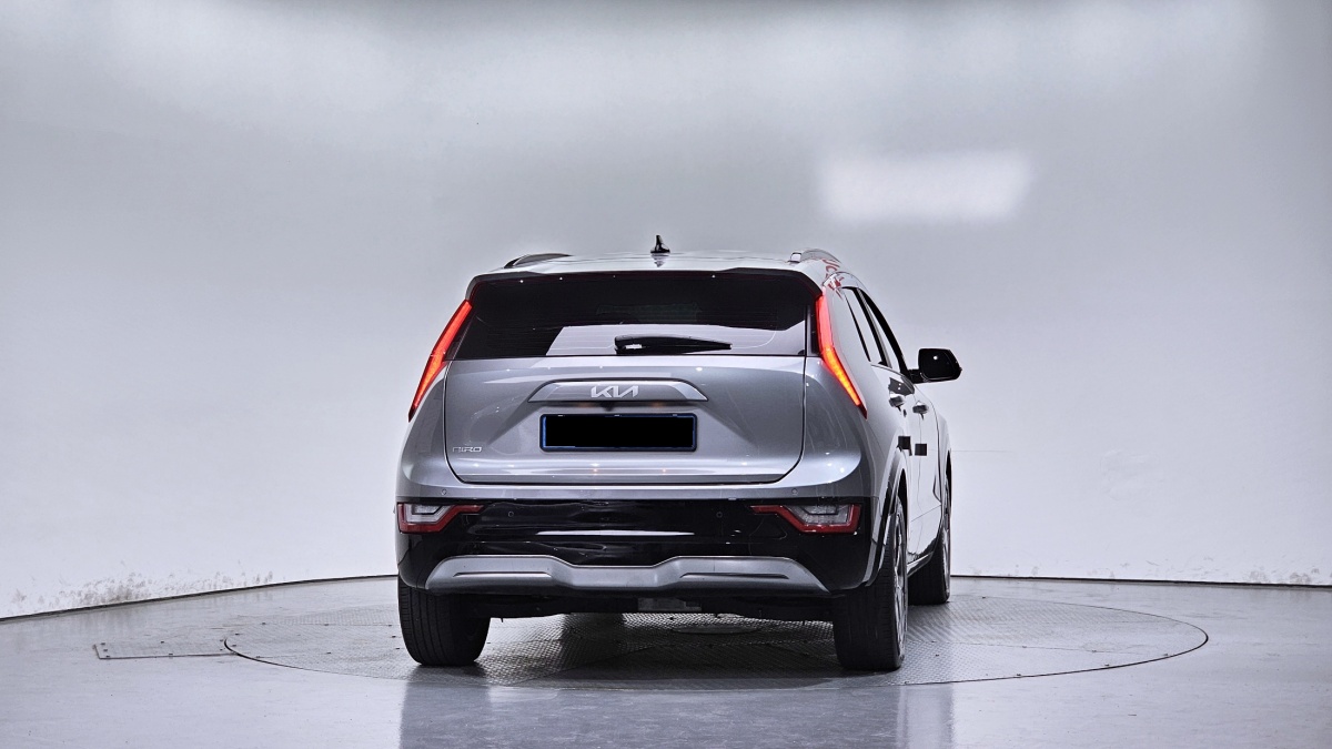 Kia Niro, 2023 — фото 4 из 12