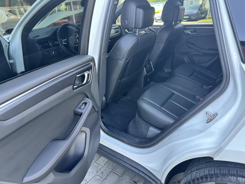 Porsche Macan, 2023 — фото 11 из 12