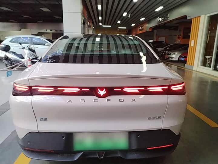 BAIC Arcfox Alpha S5, 2025 — фото 6 из 9
