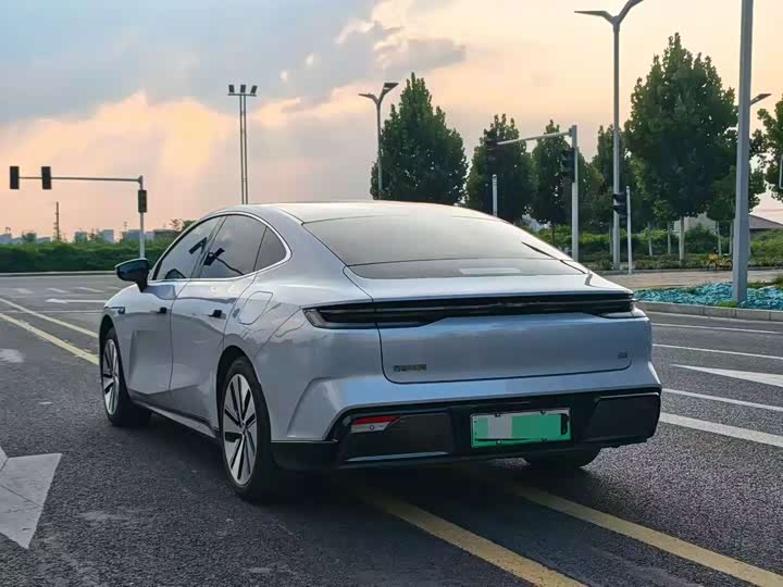 Geely Galaxy E8, 2023 — фото 7 из 9