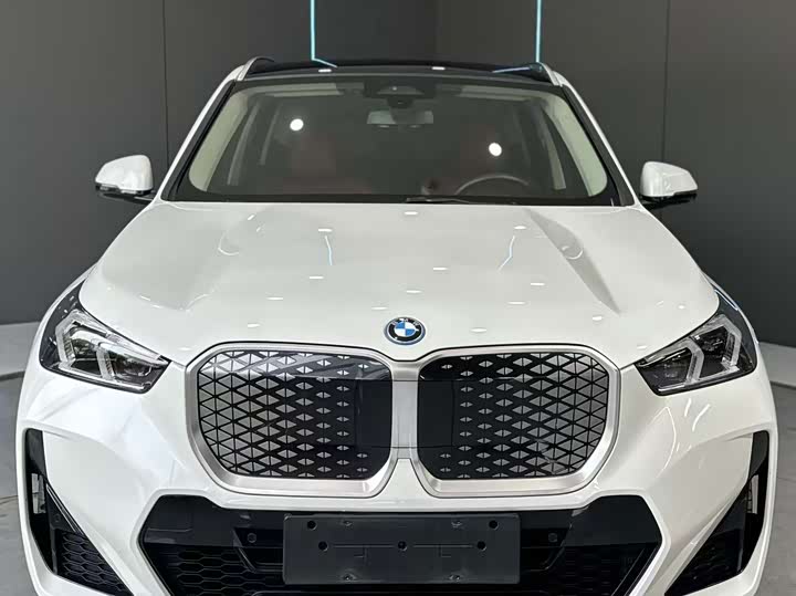 BMW iX1, 2024 — фото 2 из 9