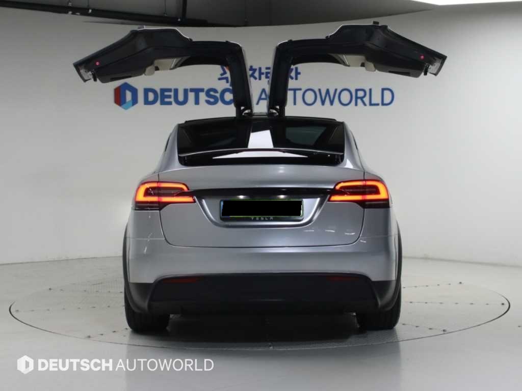 Tesla Model X, 2026 — фото 4 из 12