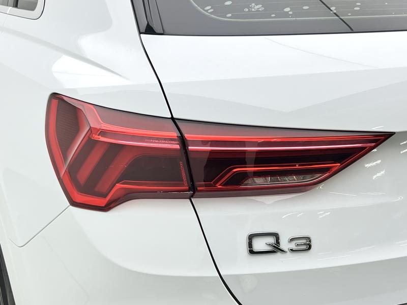 Audi Q3, 2022 — фото 10 из 12
