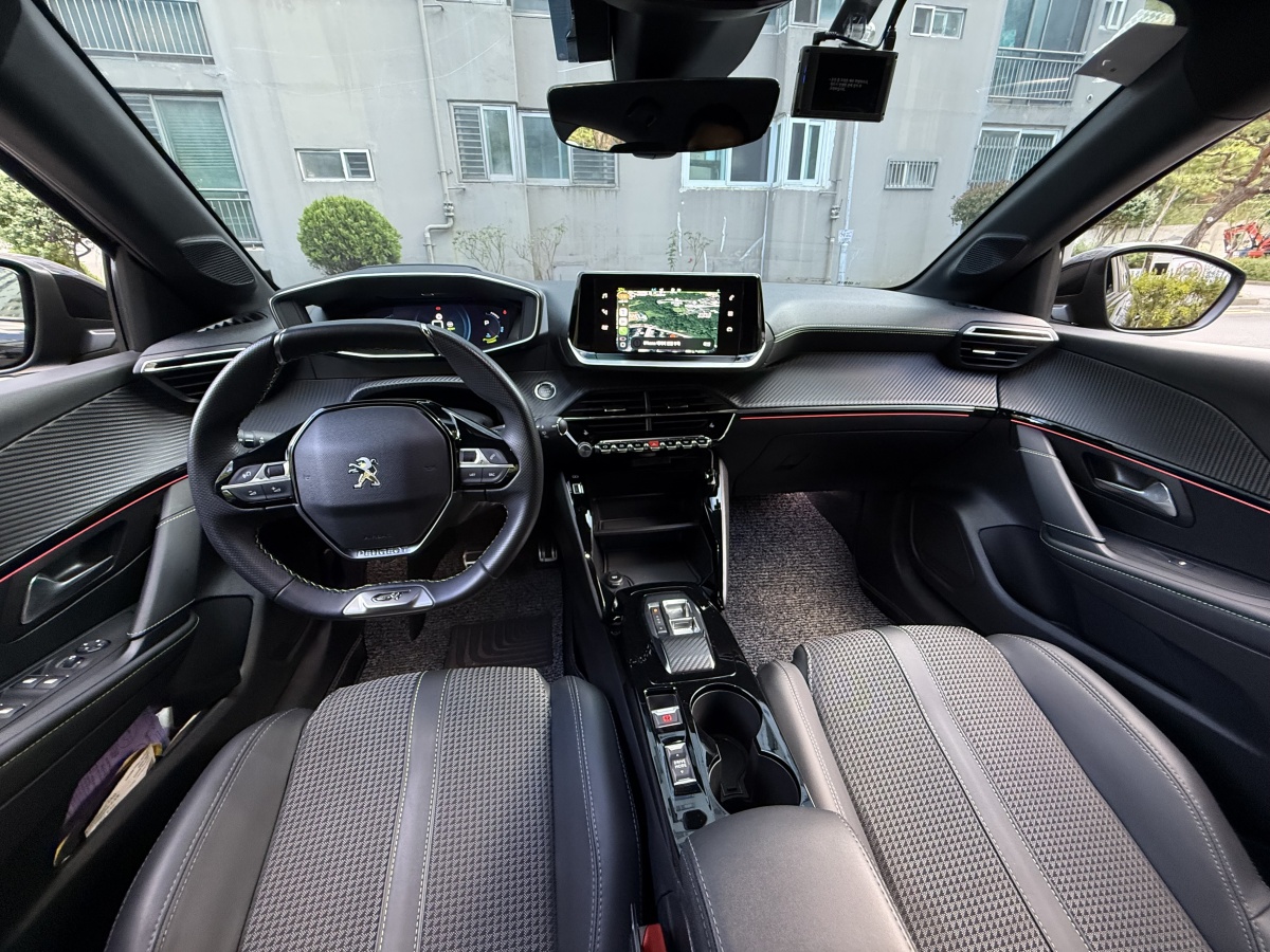 Peugeot 208, 2022 — фото 10 из 12