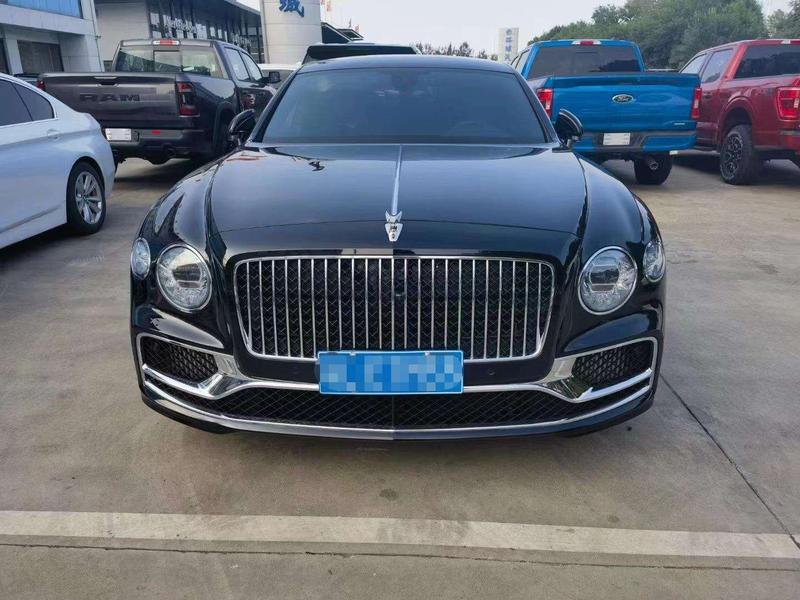 Bentley Flying Spur, 2022 — фото 2 из 8