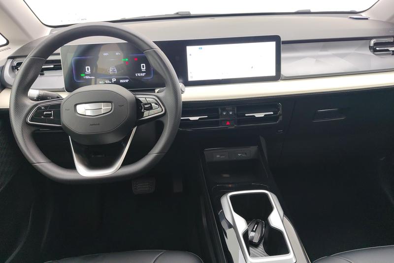 Geely Geometry E Firefly, 2023 — фото 9 из 12