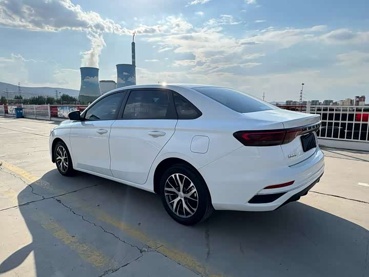 Geely Emgrand, 2023 — фото 4 из 9