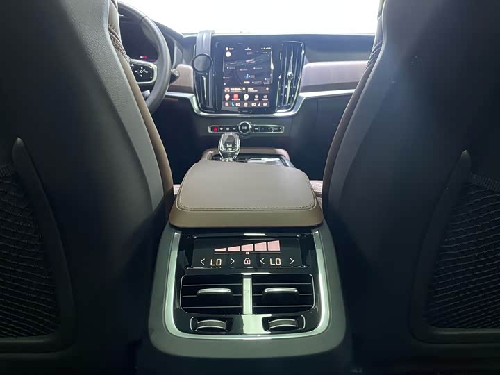Volvo V90, 2024 — фото 7 из 9