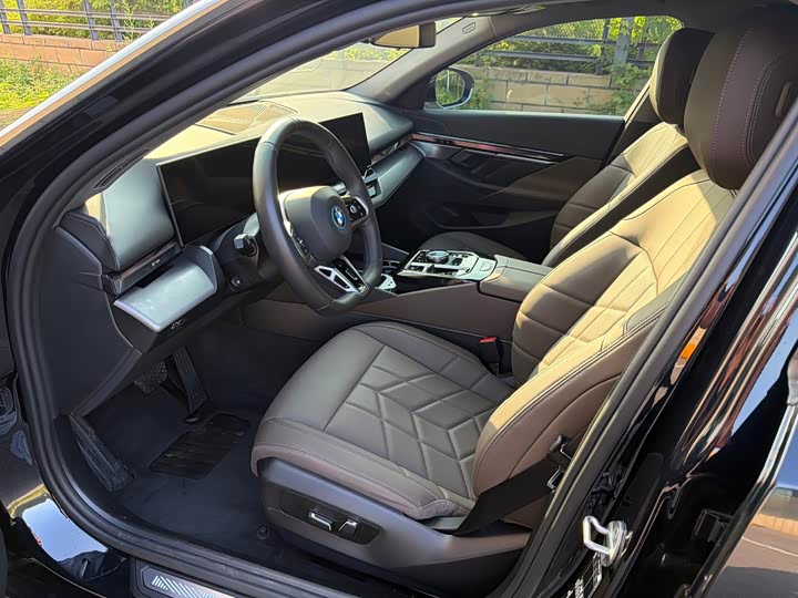 BMW i5, 2025 — фото 3 из 9
