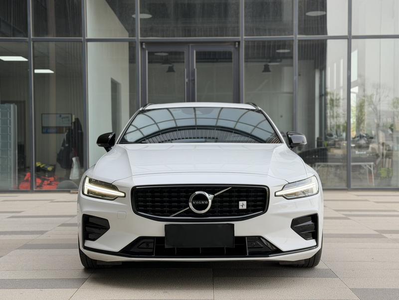 Volvo V60, 2021 — фото 2 из 10