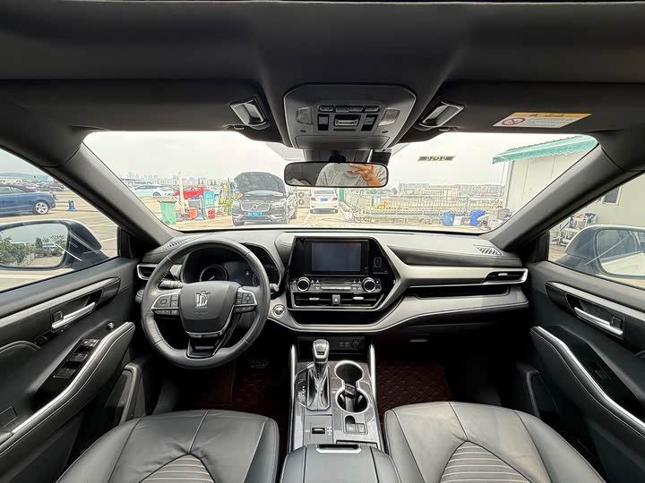 Toyota Crown Kluger, 2023 — фото 8 из 9