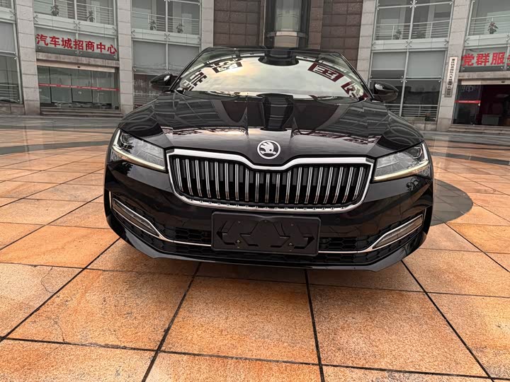 Skoda Superb, 2023 — фото 2 из 9