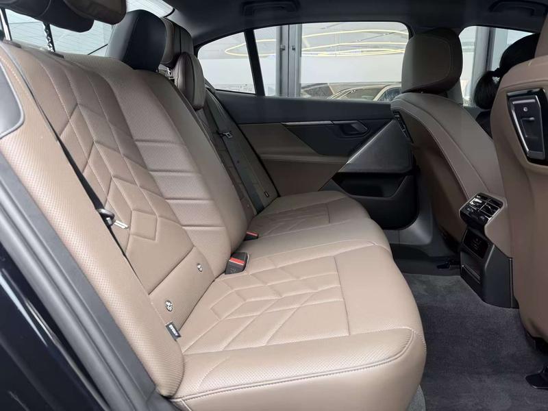 BMW i5, 2025 — фото 9 из 11