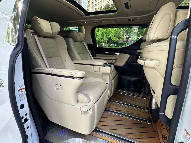Toyota Vellfire, 2022 — фото 9 из 10