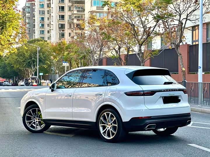 Porsche Cayenne Hybrid, 2022 — фото 7 из 9