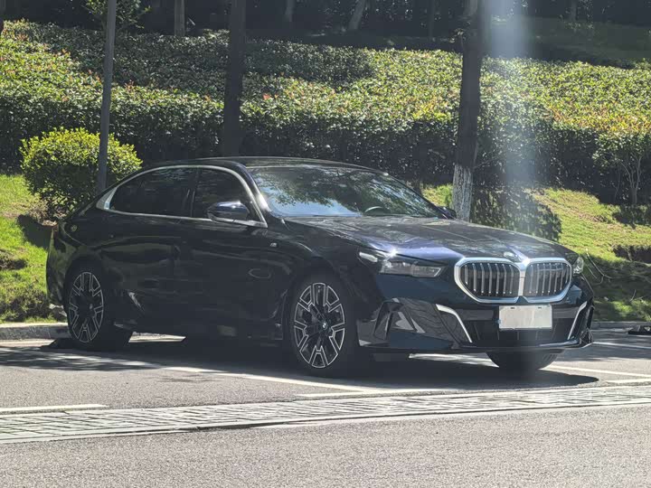 BMW 5 Series, 2025 — фото 3 из 9