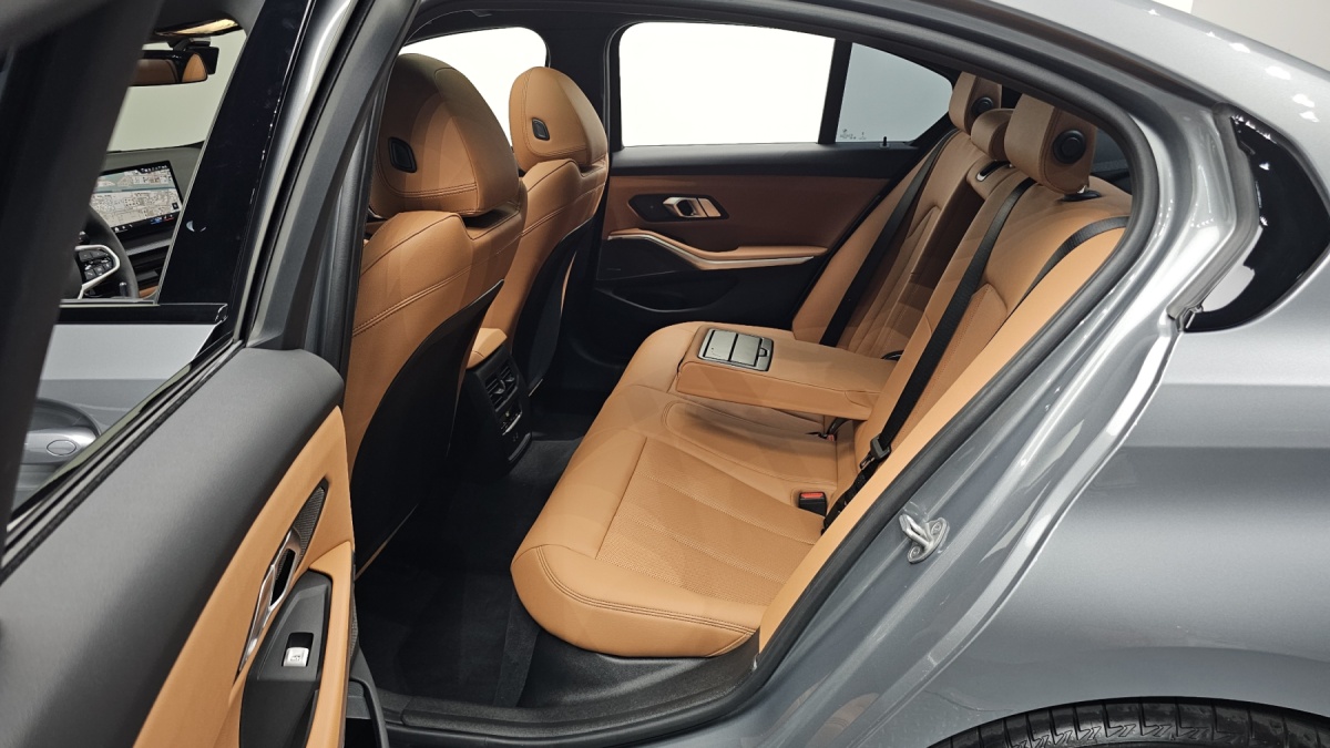 BMW 3 Series, 2025 — фото 12 из 12