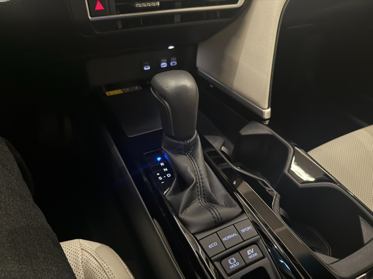 Toyota Camry, 2025 — фото 10 из 12
