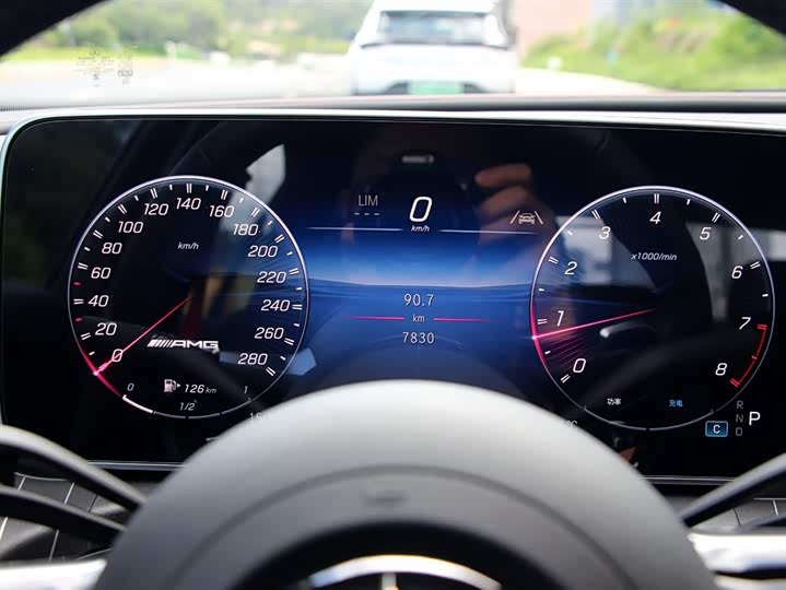 Mercedes-Benz C-Class AMG, 2025 — фото 4 из 9