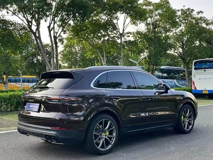 Porsche Cayenne Hybrid, 2022 — фото 7 из 9